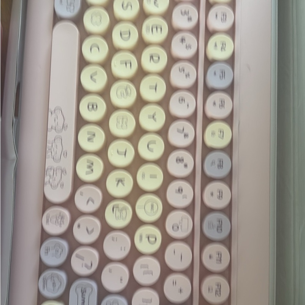 Two 2.4 GHZ, or 5 wireless keyboards able to connect to IOS or windows.